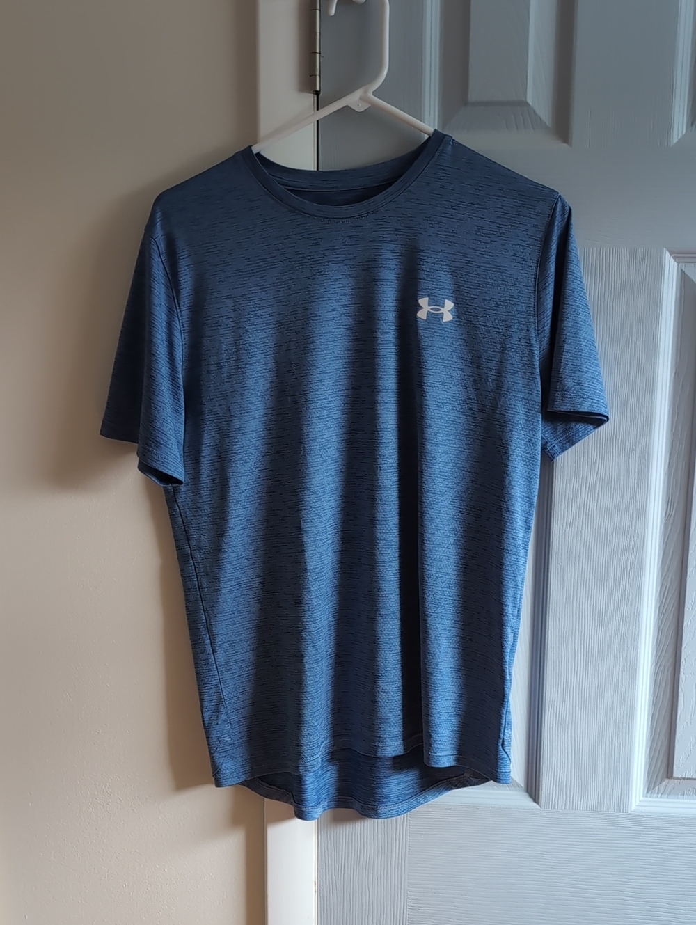 Under Armour Men's Small Blue Athletic Tee